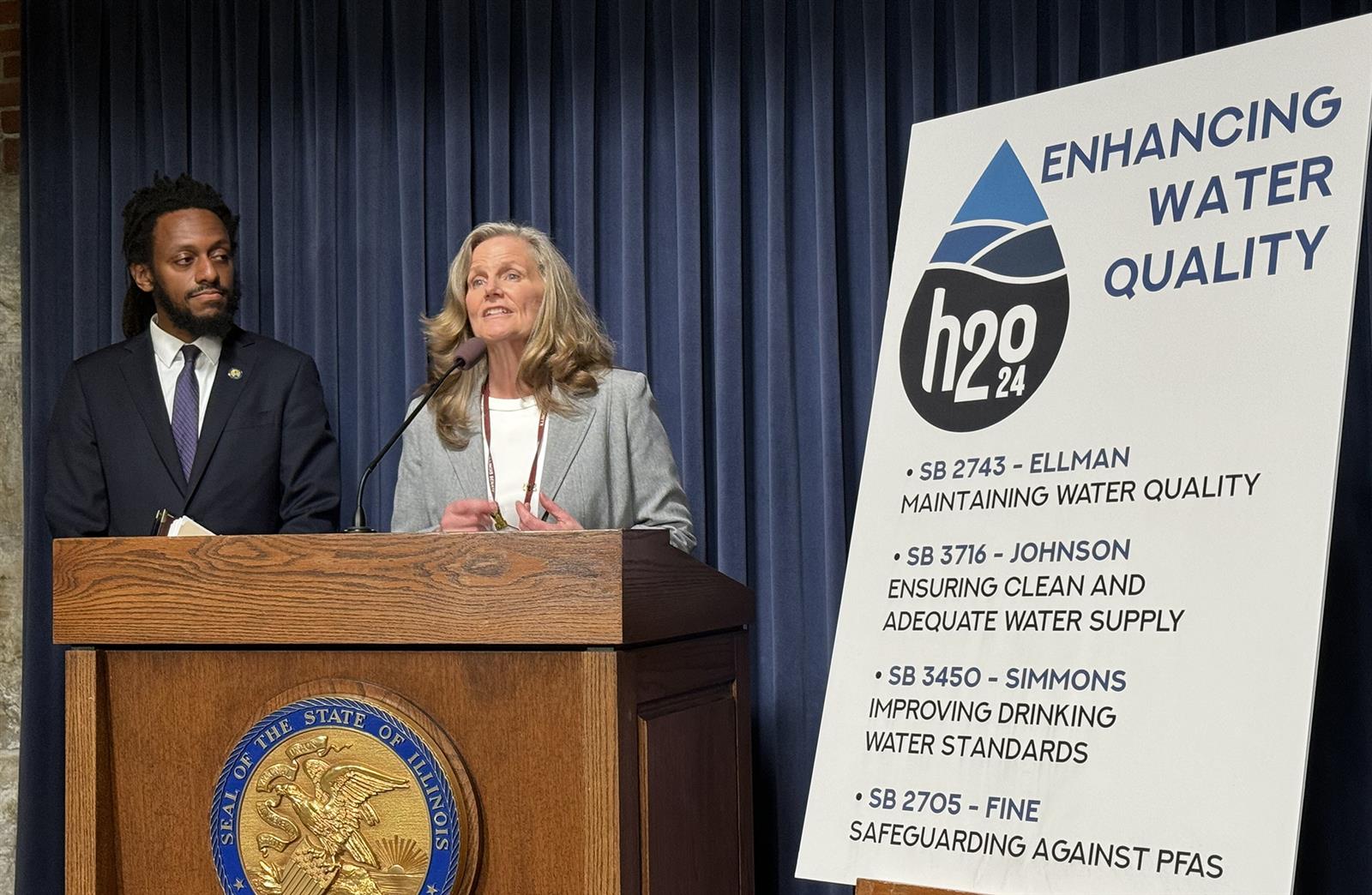 Sen. Laura Ellman (right), D-Naperville, and Sen. Mike Simmons, D-Chicago
