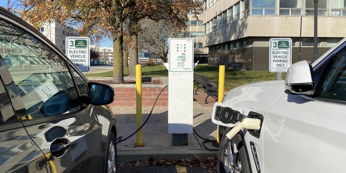 A pair of electric vehicles charge outside of the Illinois Capitol Complex in Springfield. The state has set a goal of putting 1 million EVs on state roads by 2030.