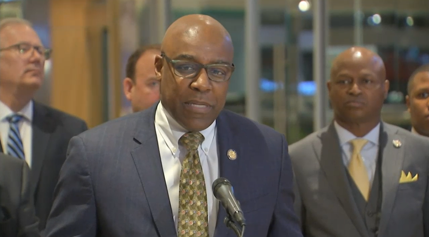 Pritzker signs bill aimed at addressing organized retail crime