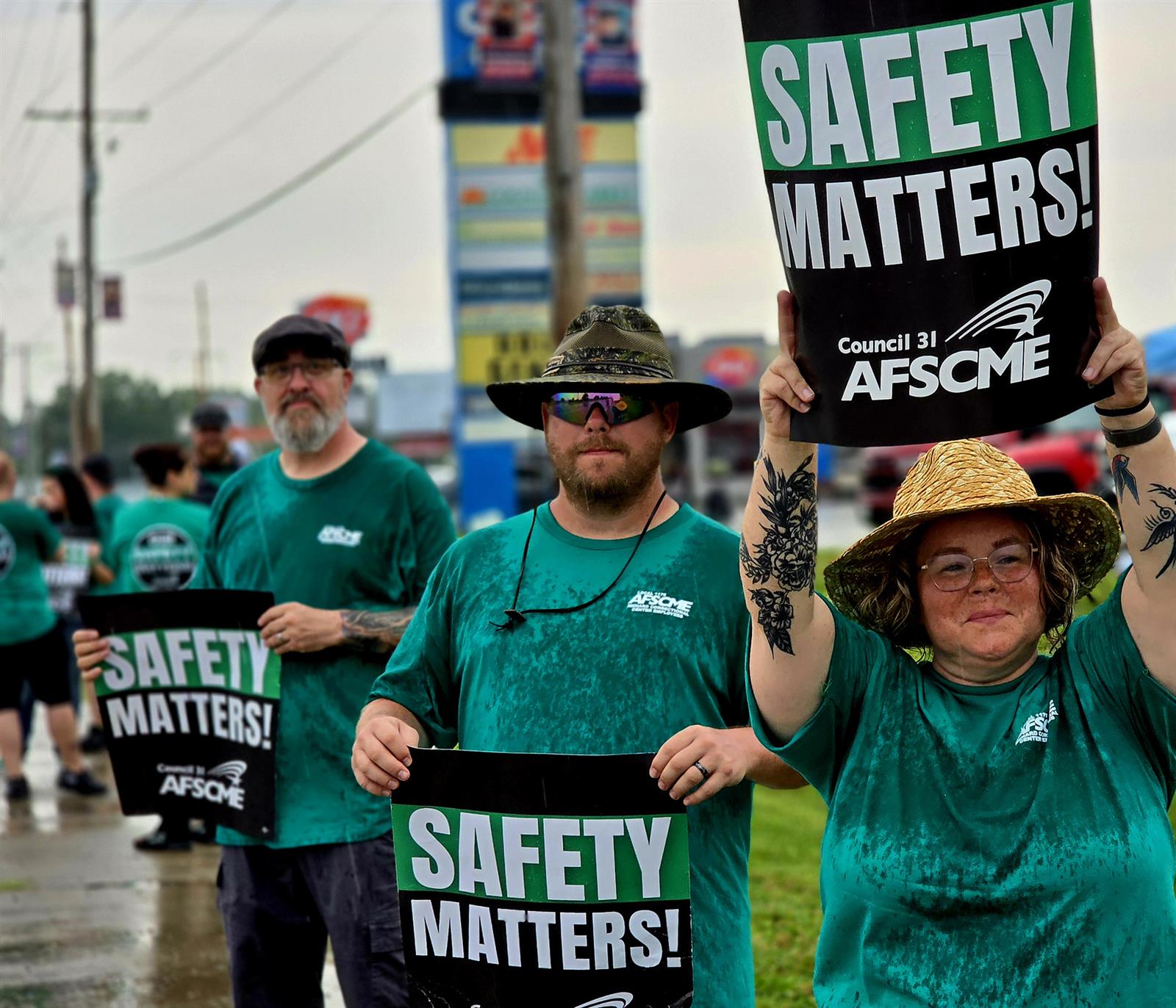 Menard prison staff picket citing unsafe working conditions