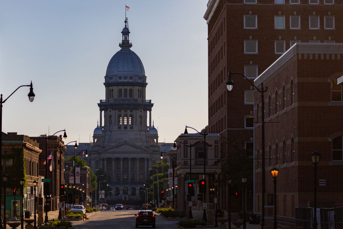 Illinois State Capitol at dusk