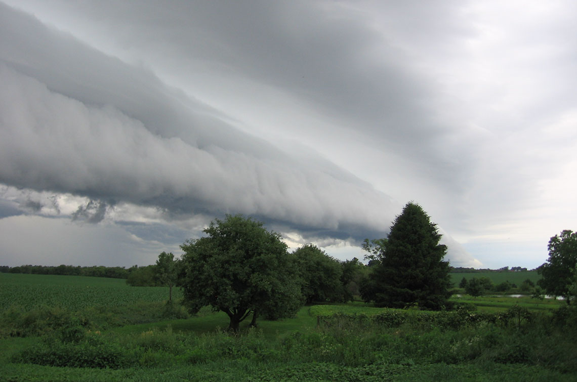 Shelf cloud